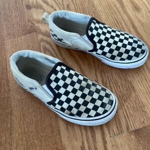 Vans youth checkered shoe. Size 2
